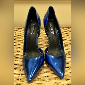 New in box Boutique 9 blue pumps size 8.5